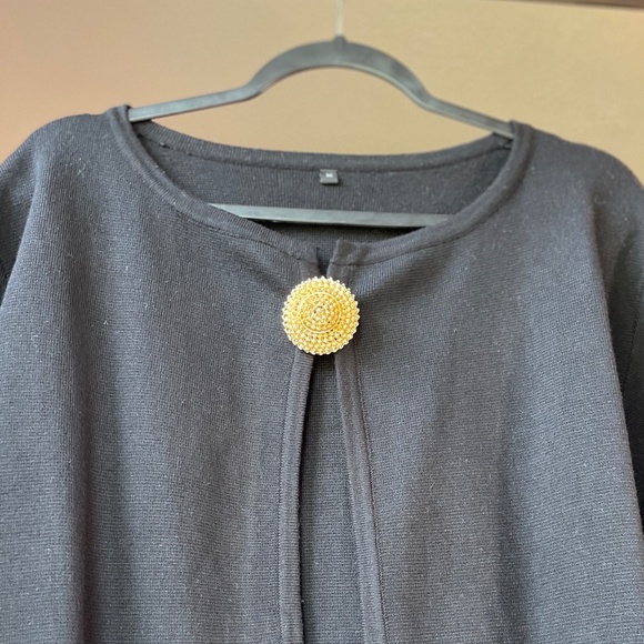 Vintage Coro Signed Mid-Century Gold Tone Dimensional Dome Brooch (c. 1955-1965) - Picture 2 of 6